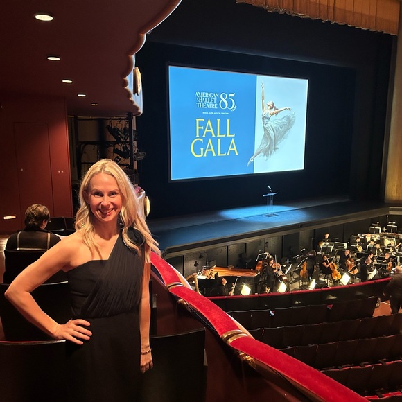 Meet your Posher, Emily - Picture 1 of 1